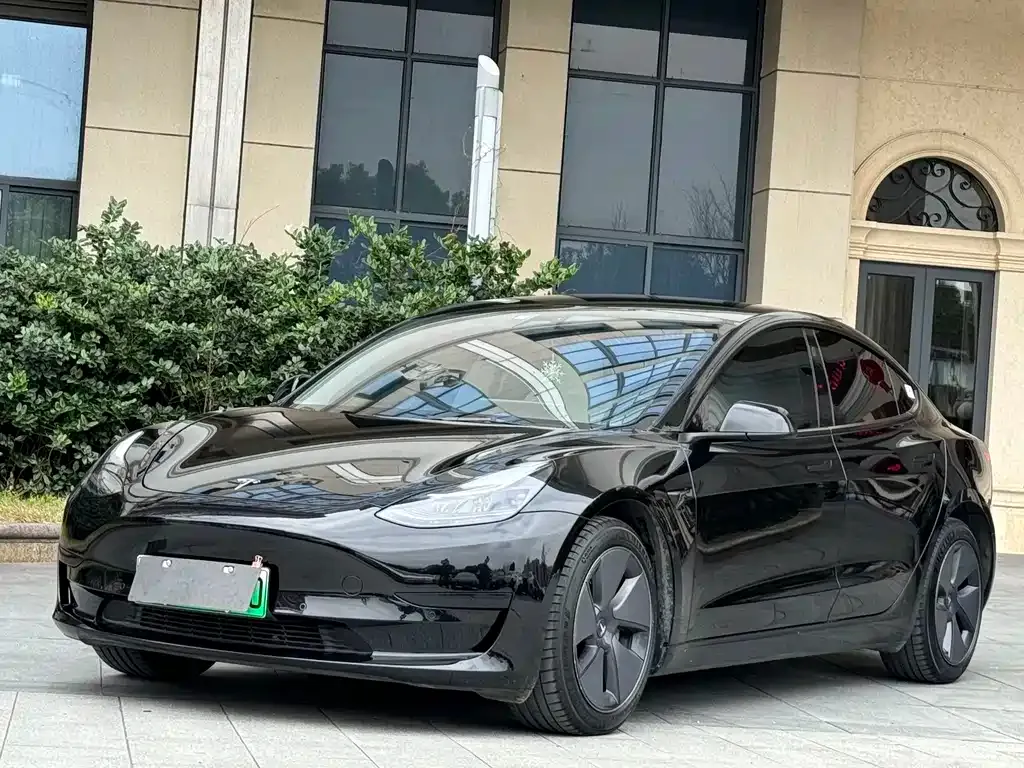 Tesla Model 3 — фото 1