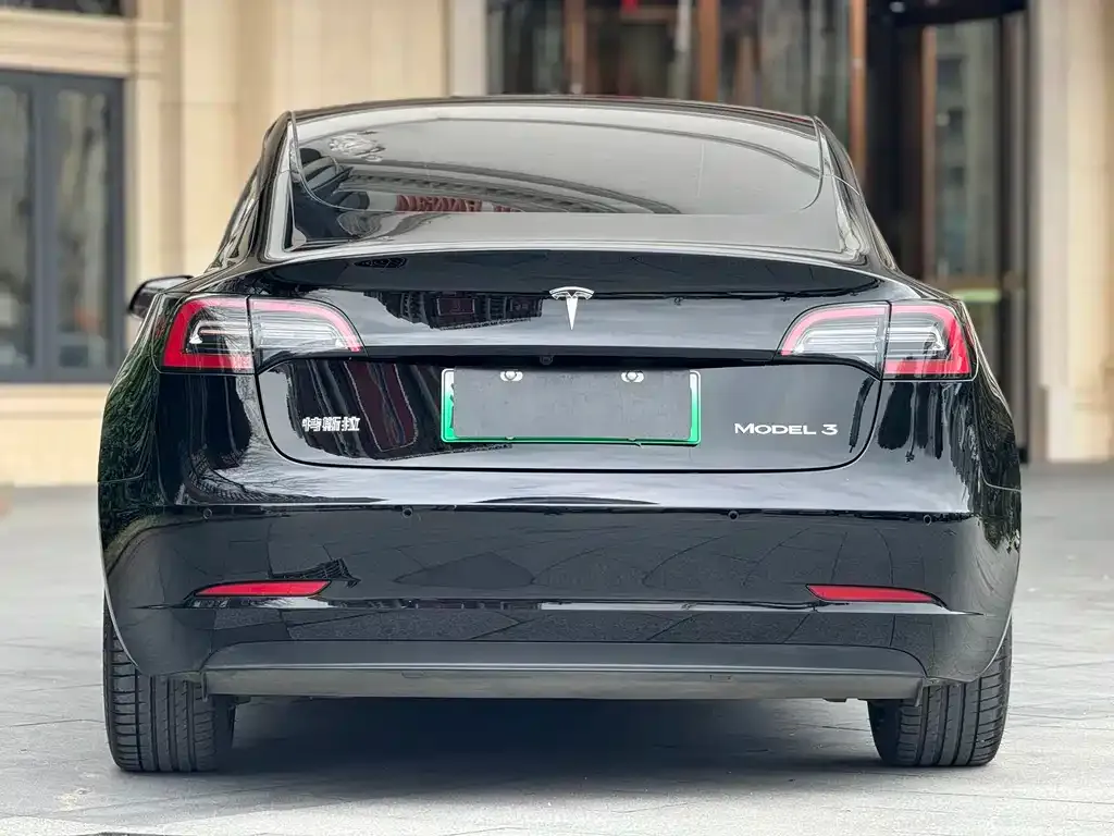 Tesla Model 3 — фото 5