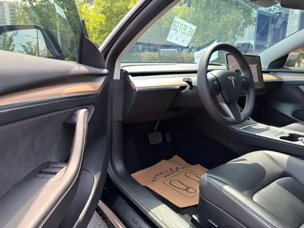 Tesla Model 3 — фото 10