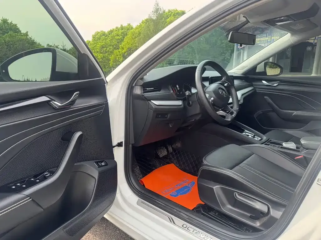 Skoda Octavia — фото 8