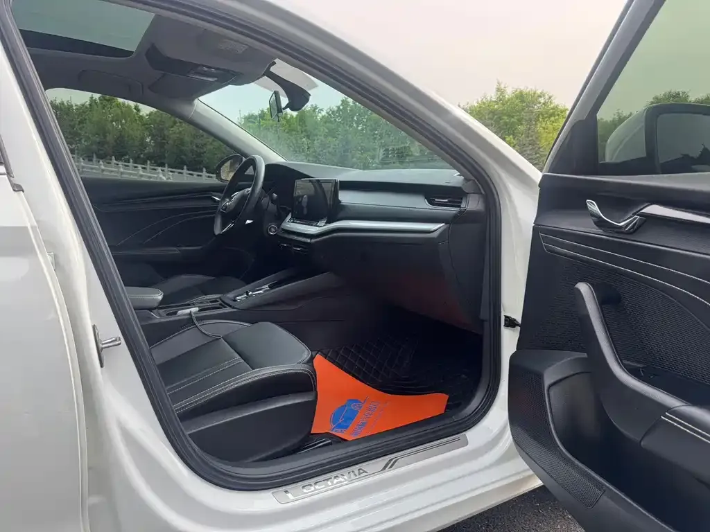 Skoda Octavia — фото 4