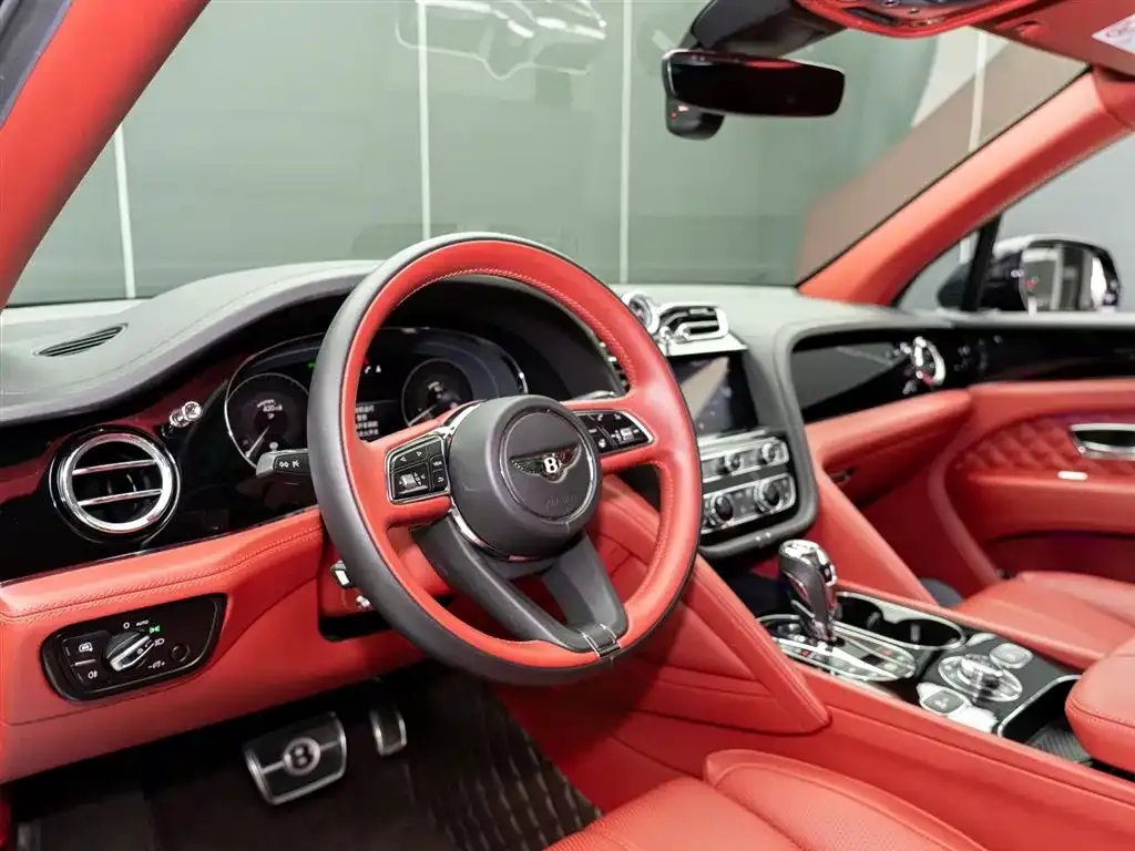 Bentley Bentayga — фото 9