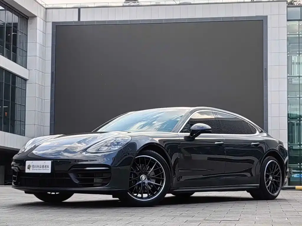 Porsche Panamera — фото 1