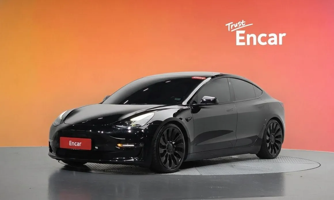 Tesla Model 3 — фото 1