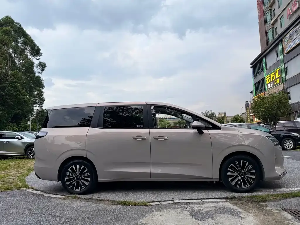 Wuling Starlight 730 New Energy — фото 6