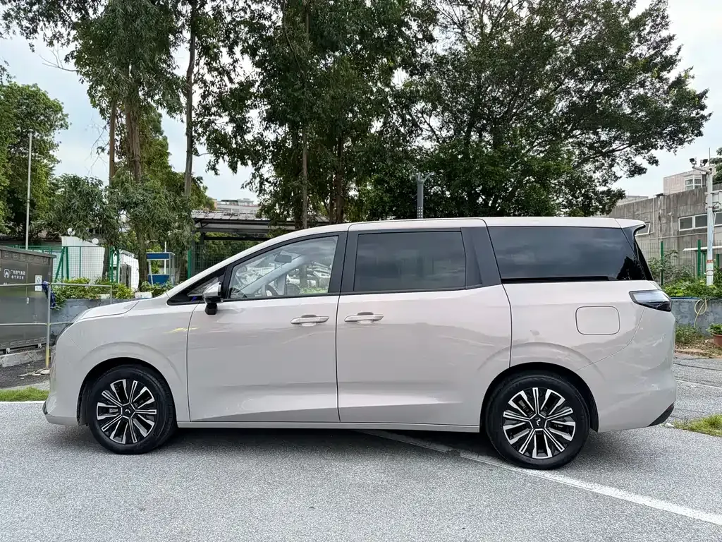 Wuling Starlight 730 New Energy — фото 10