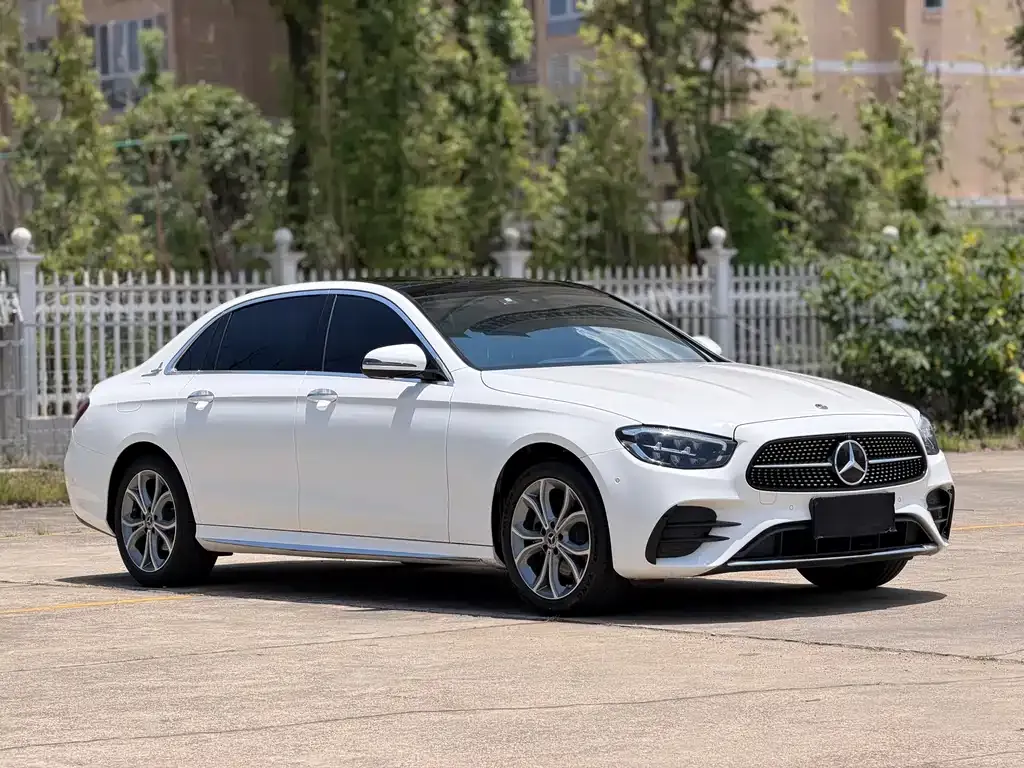 Mercedes-Benz E-Class — фото 3