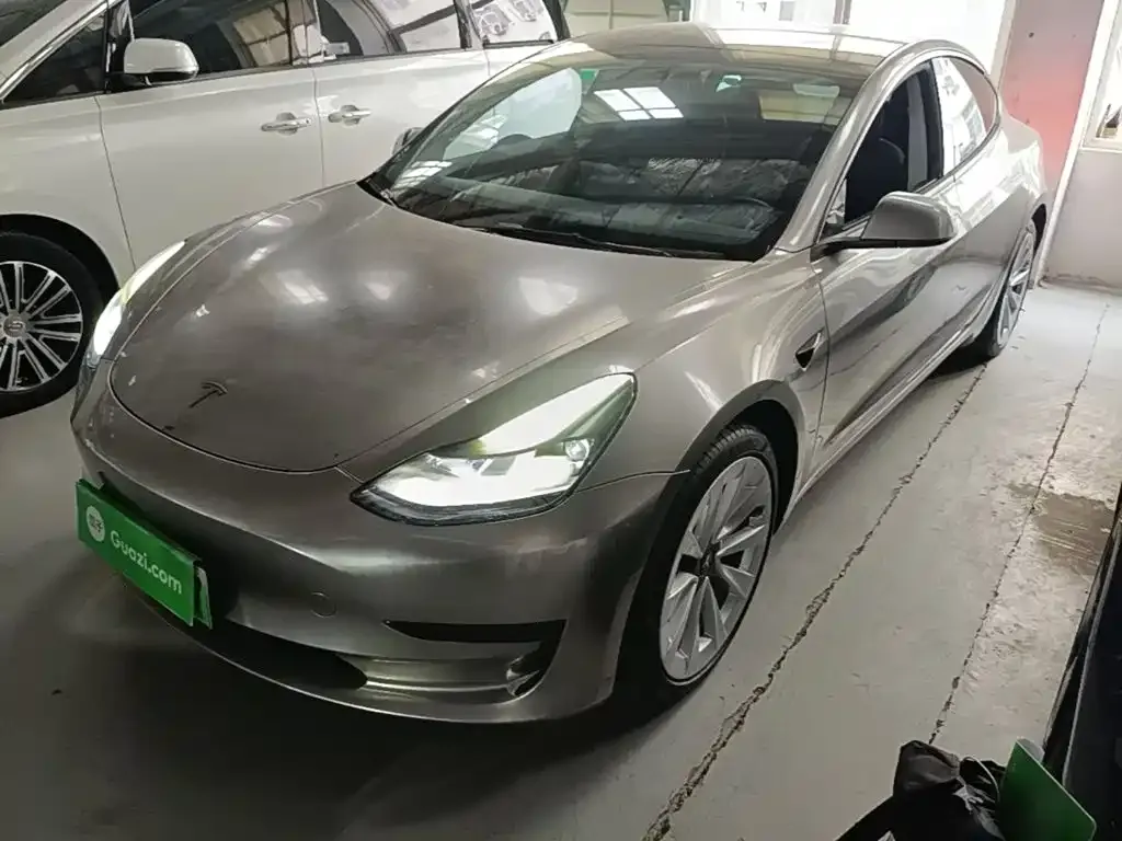 Tesla Model 3 — фото 4