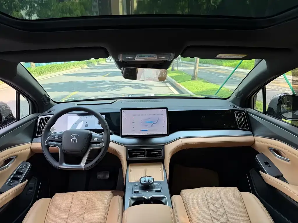 BYD L DM-i — фото 4