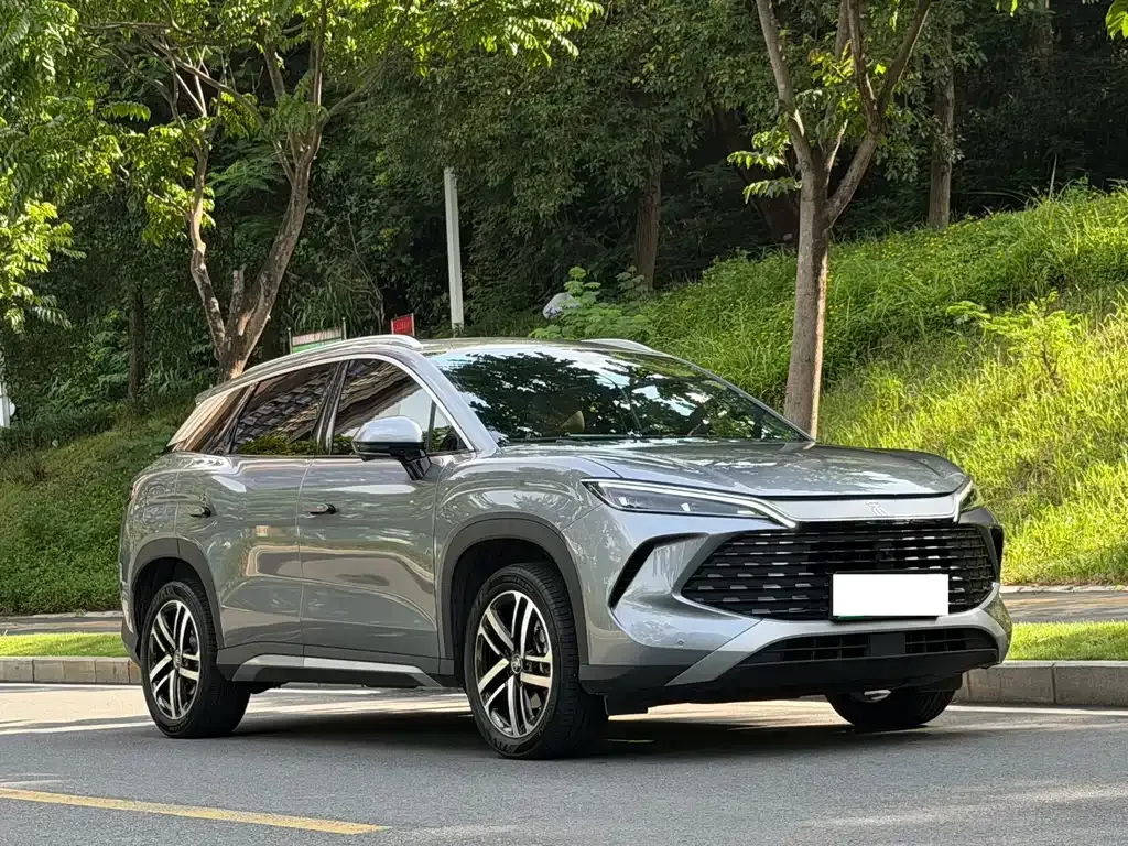 BYD L DM-i — фото 9
