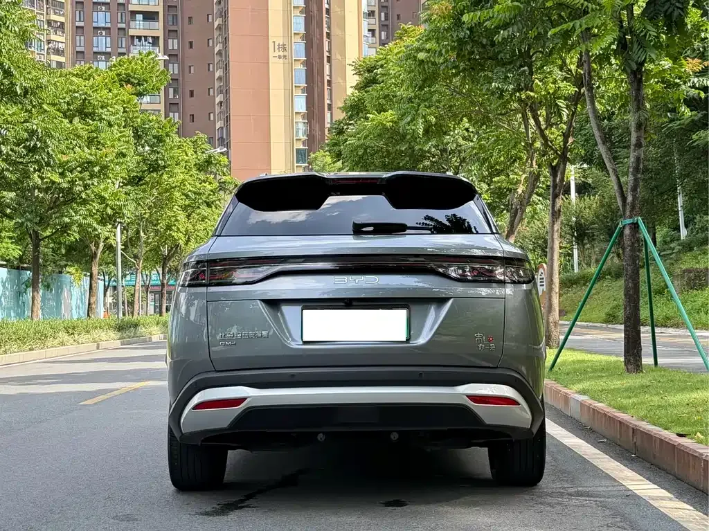 BYD L DM-i — фото 5