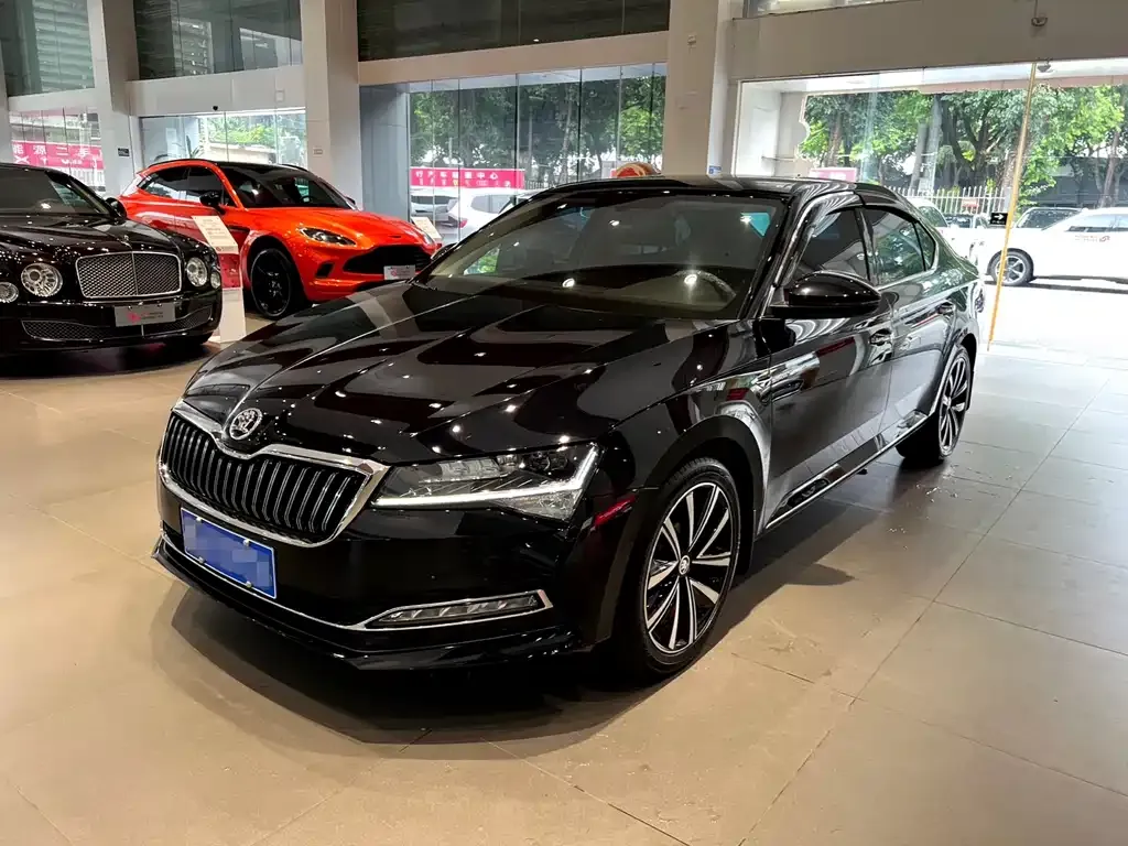 Skoda Superb — фото 1