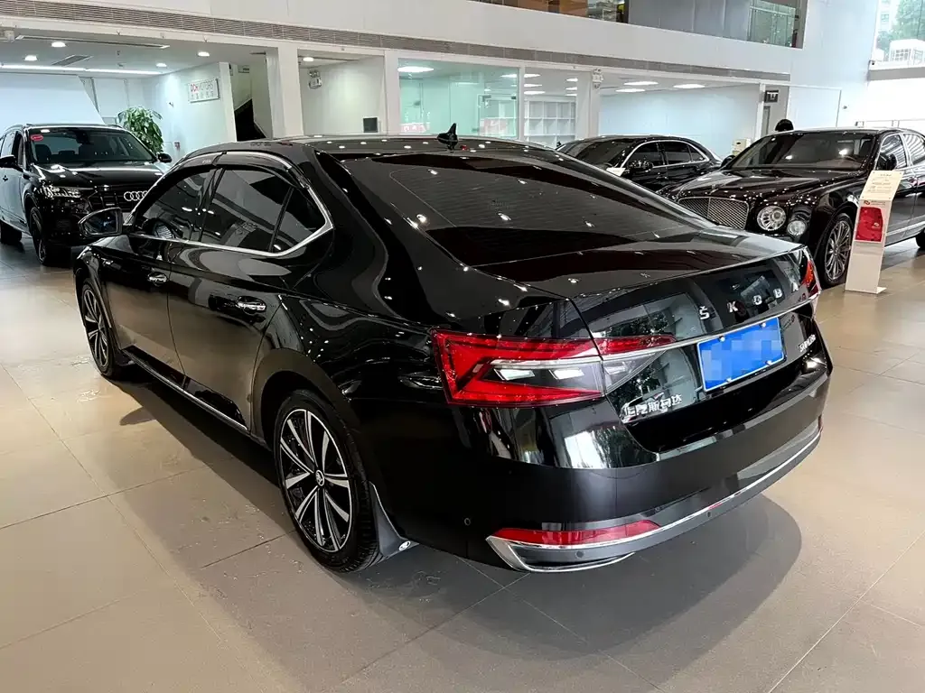 Skoda Superb — фото 3