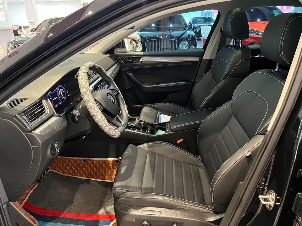 Skoda Superb — фото 9