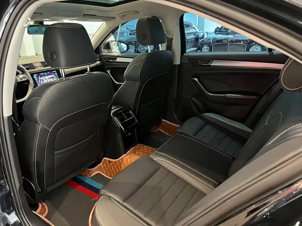 Skoda Superb — фото 2