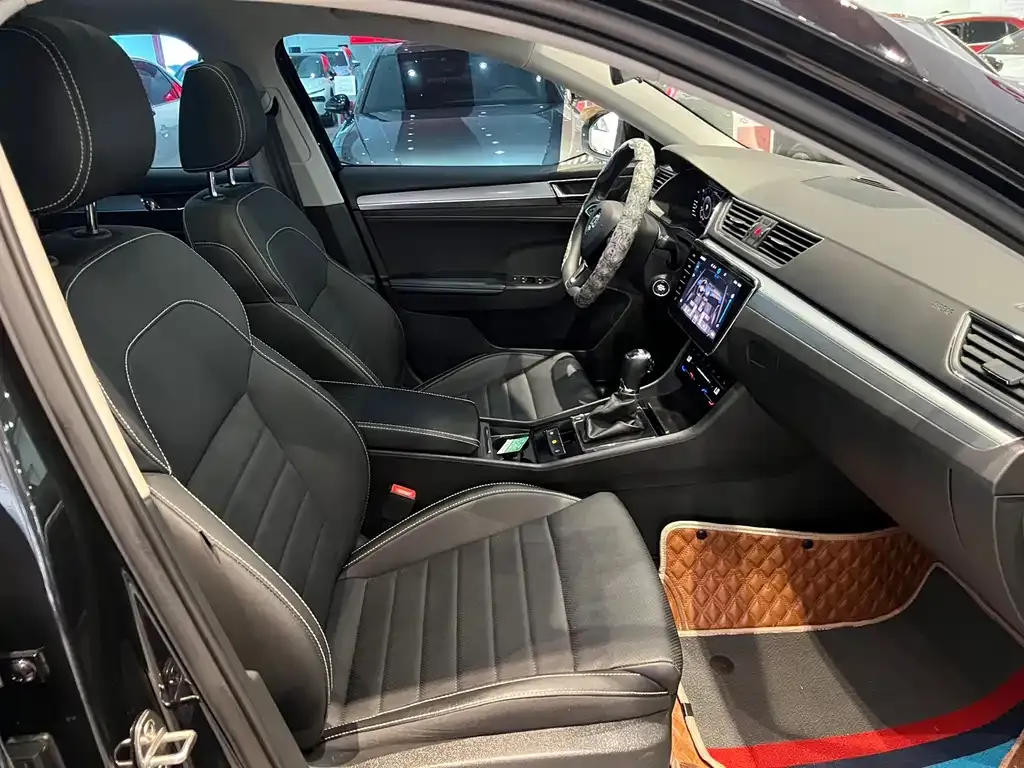 Skoda Superb — фото 10