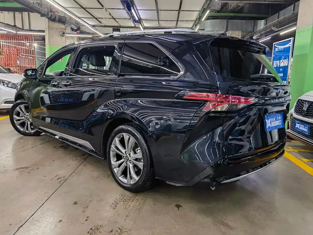 Toyota Sienna — фото 5