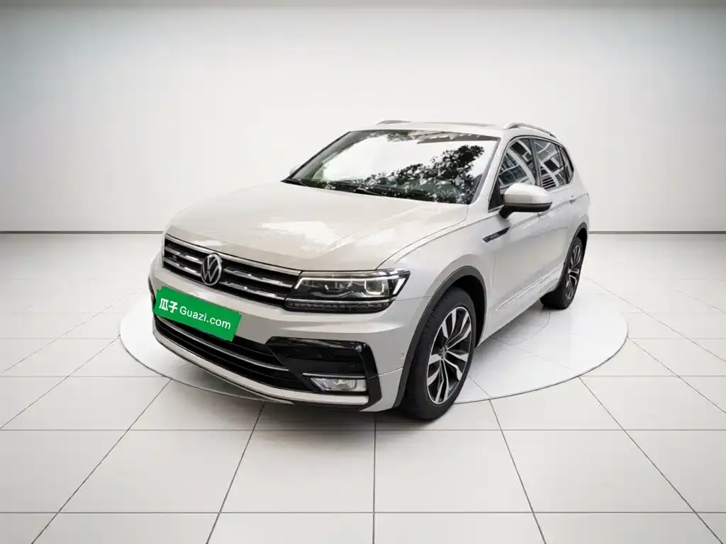 Volkswagen Tiguan L — фото 1
