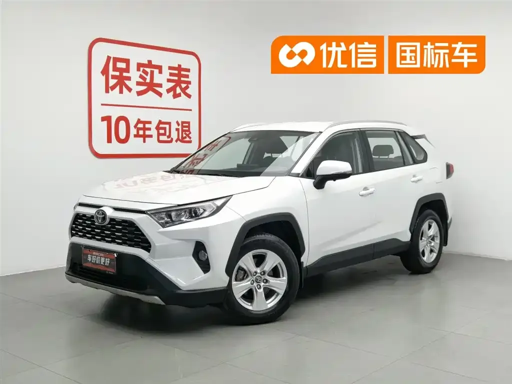 Toyota RAV4 — фото 1