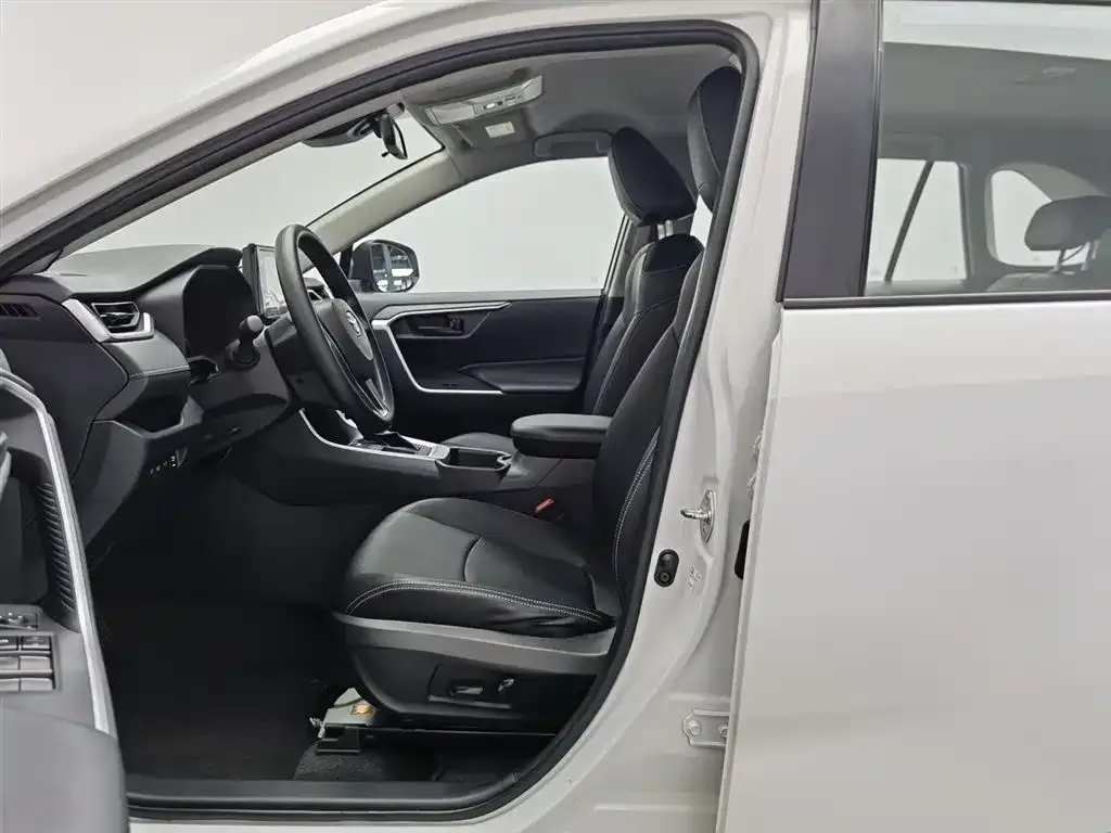 Toyota RAV4 — фото 3