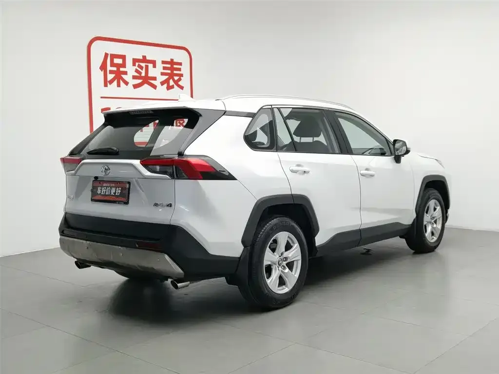 Toyota RAV4 — фото 8