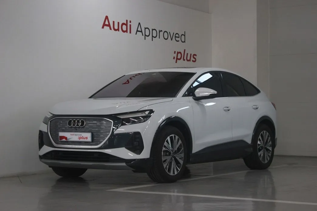 Audi Q4 e-tron — фото 1