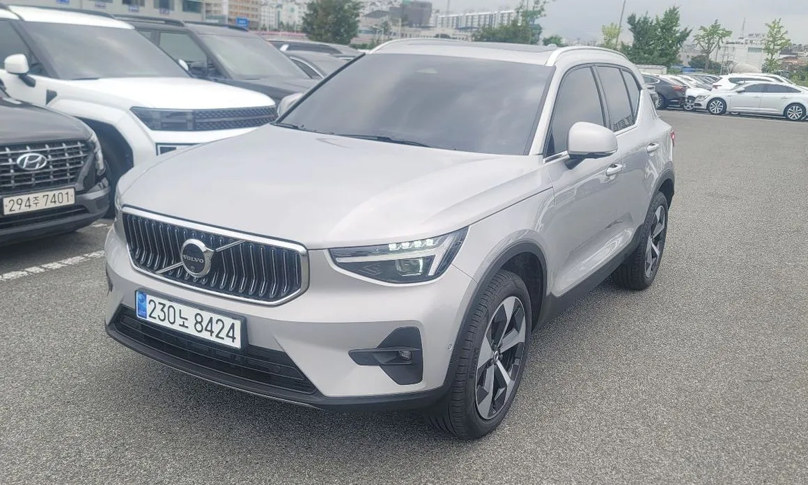 Volvo XC40 — фото 1
