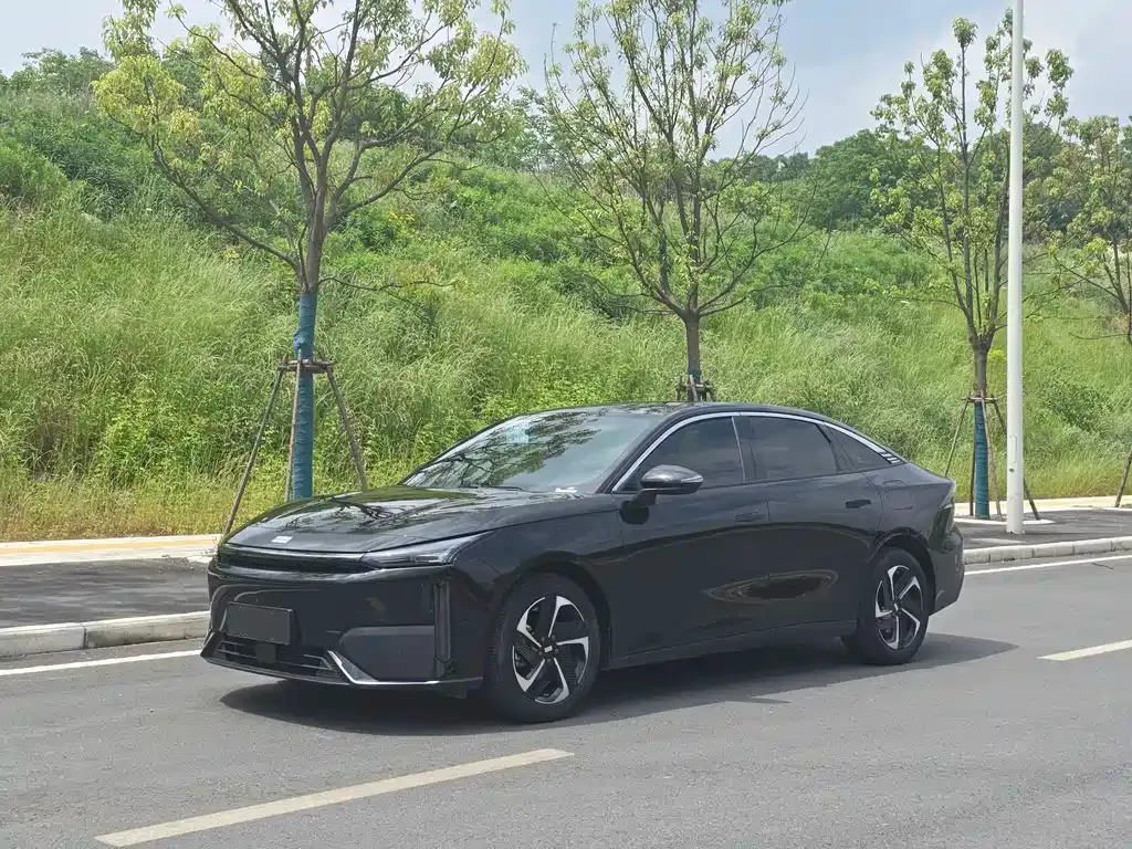 Geely Galaxy L6 — фото 1