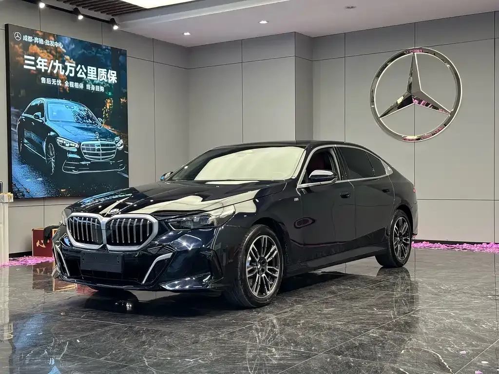 BMW 5 Series — фото 1