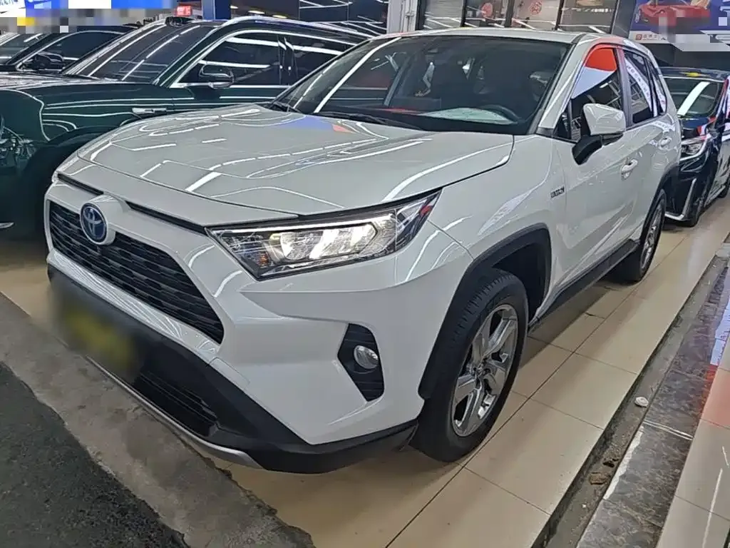 Toyota RAV4 — фото 1