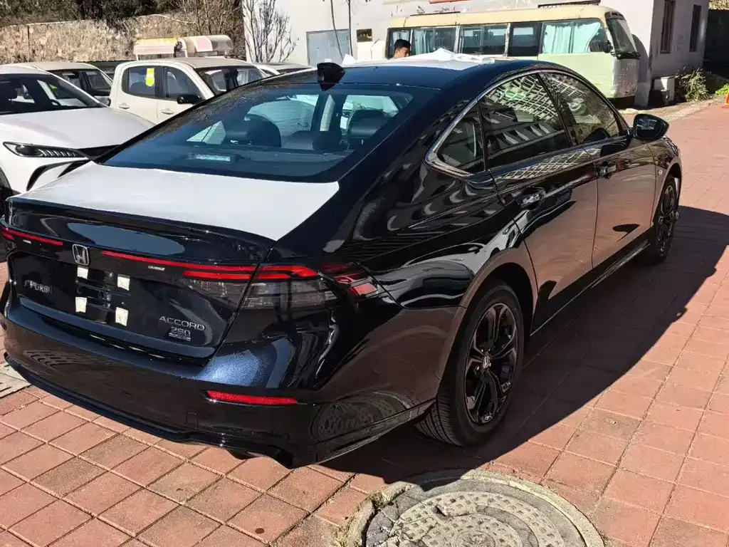 Honda Accord — фото 8