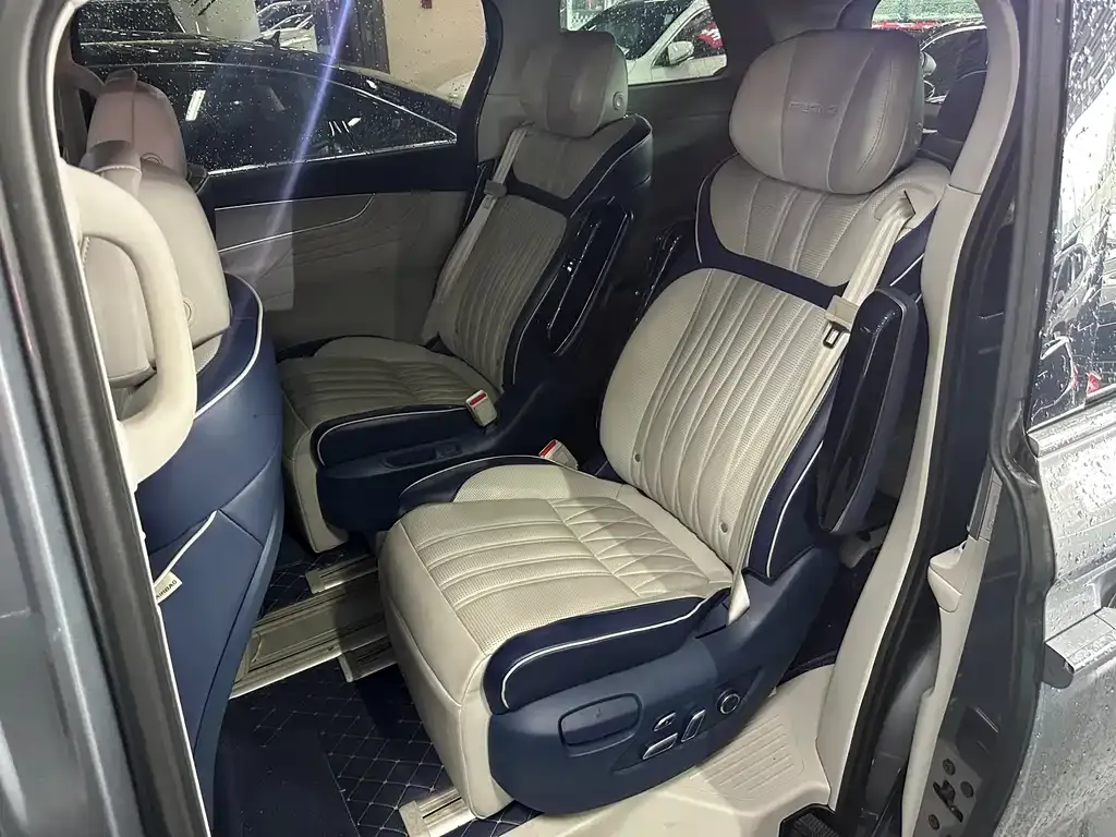 Roewe iMAX8 — фото 8