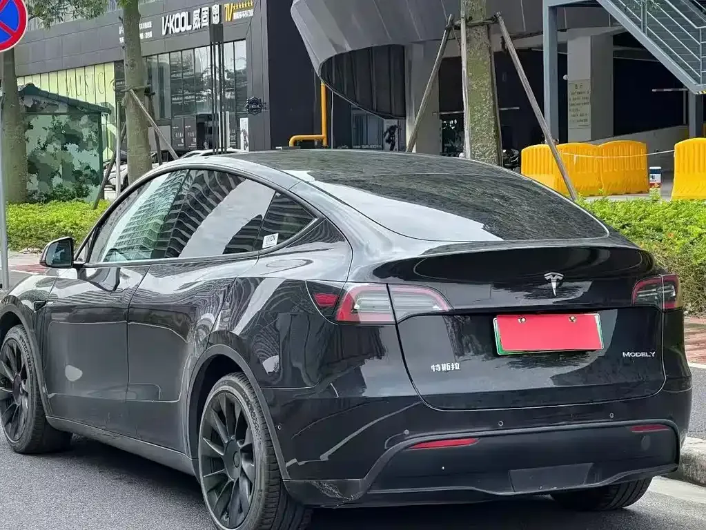 Tesla Model Y — фото 7