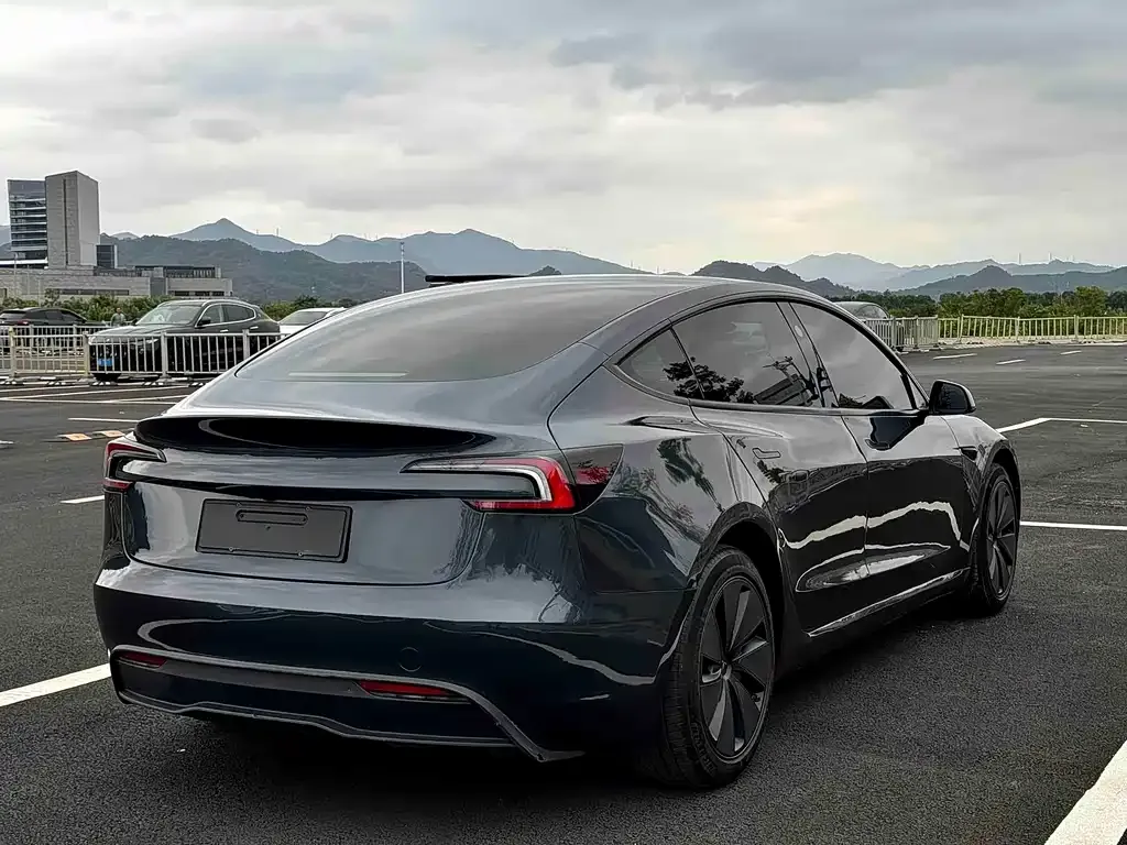 Tesla Model 3 — фото 3