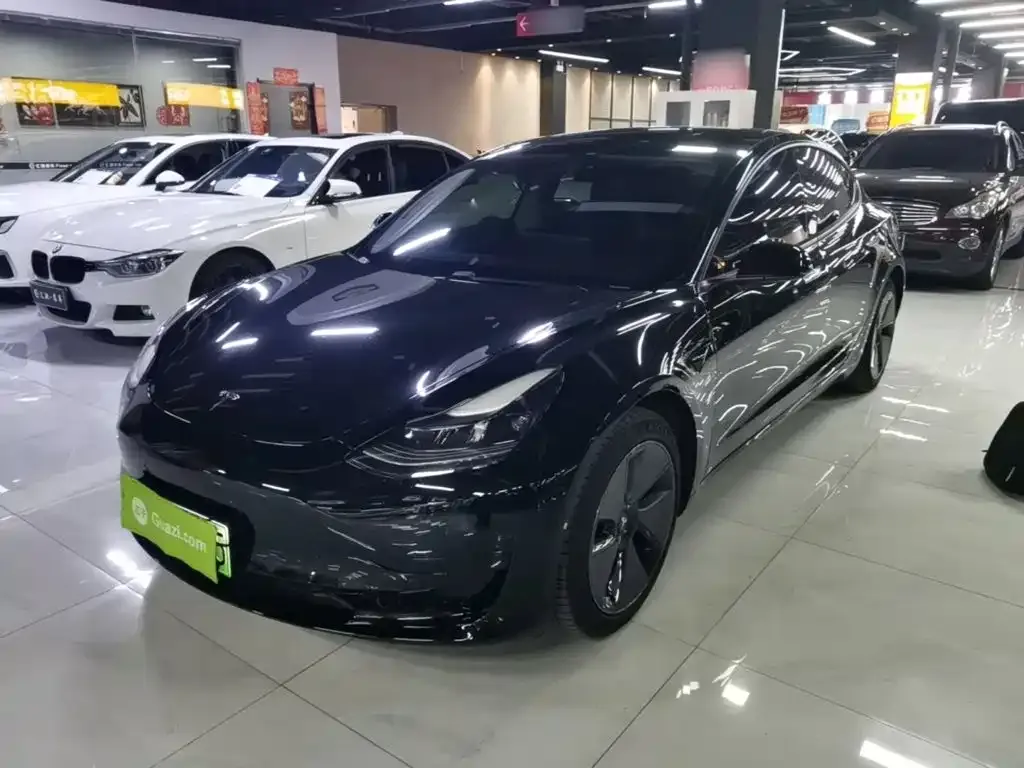 Tesla Model 3 — фото 1