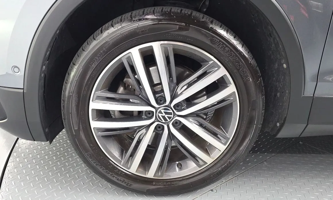 Volkswagen Tiguan — фото 10