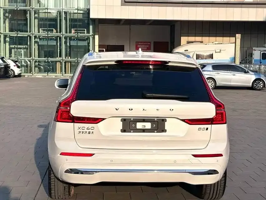 Volvo XC60 — фото 9