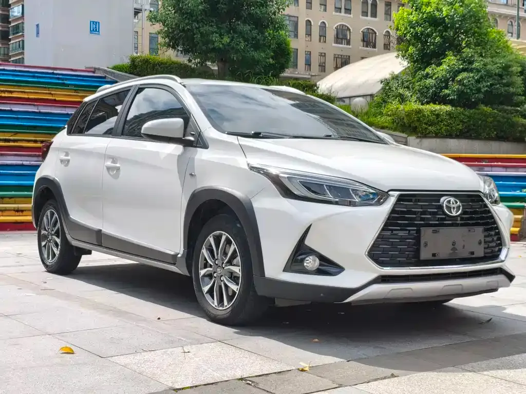 Toyota Yaris L — фото 4