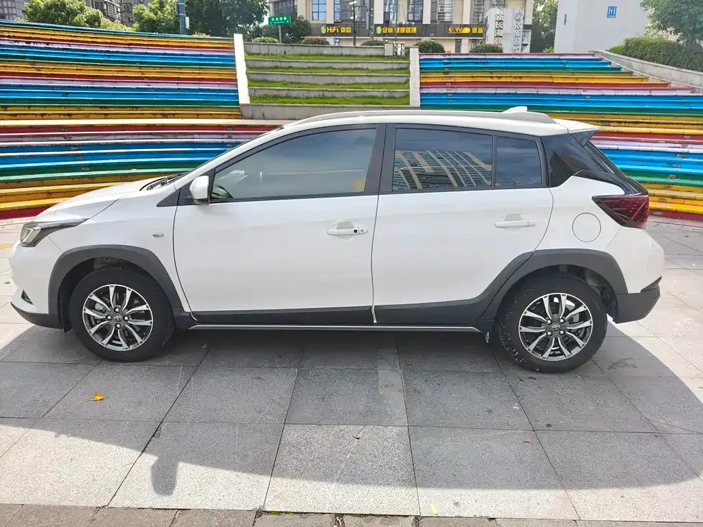 Toyota Yaris L — фото 6