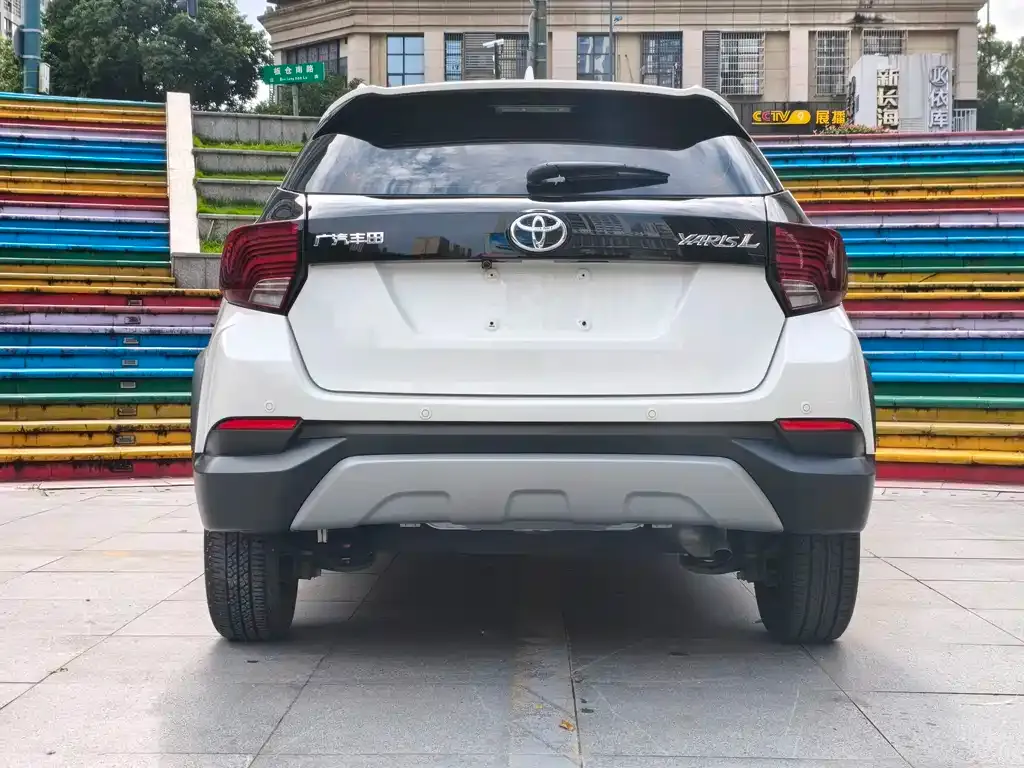 Toyota Yaris L — фото 3