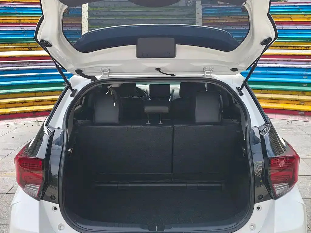 Toyota Yaris L — фото 9