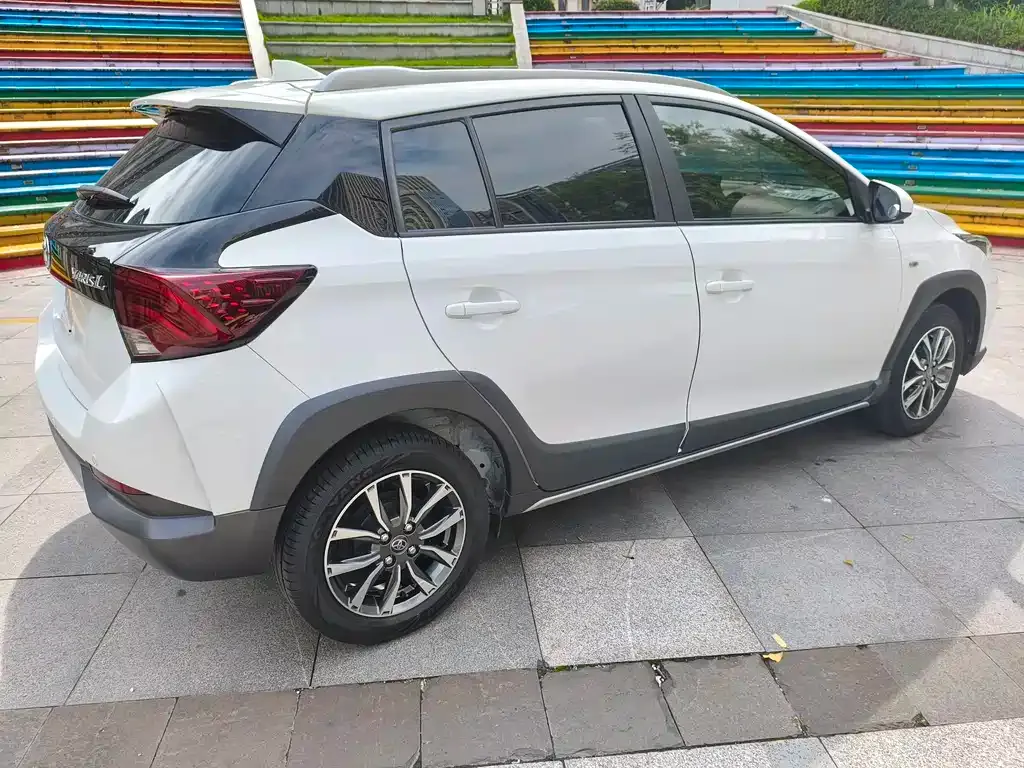 Toyota Yaris L — фото 8