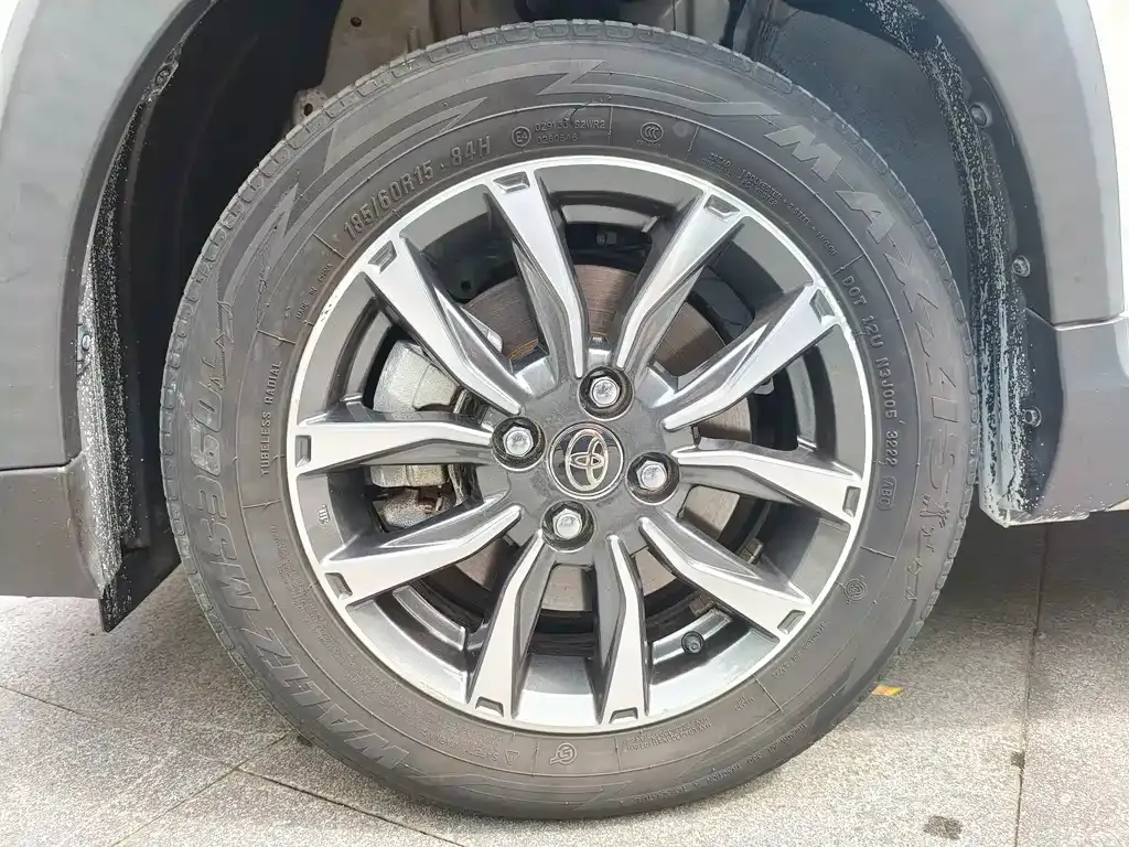 Toyota Yaris L — фото 10