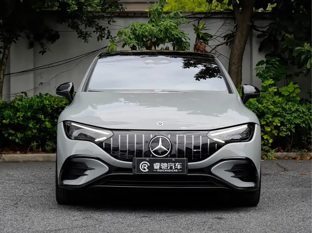 Mercedes-Benz EQE AMG — фото 6