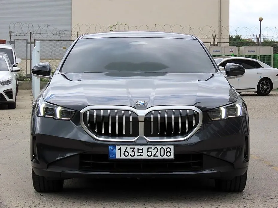 BMW 5-Series — фото 1