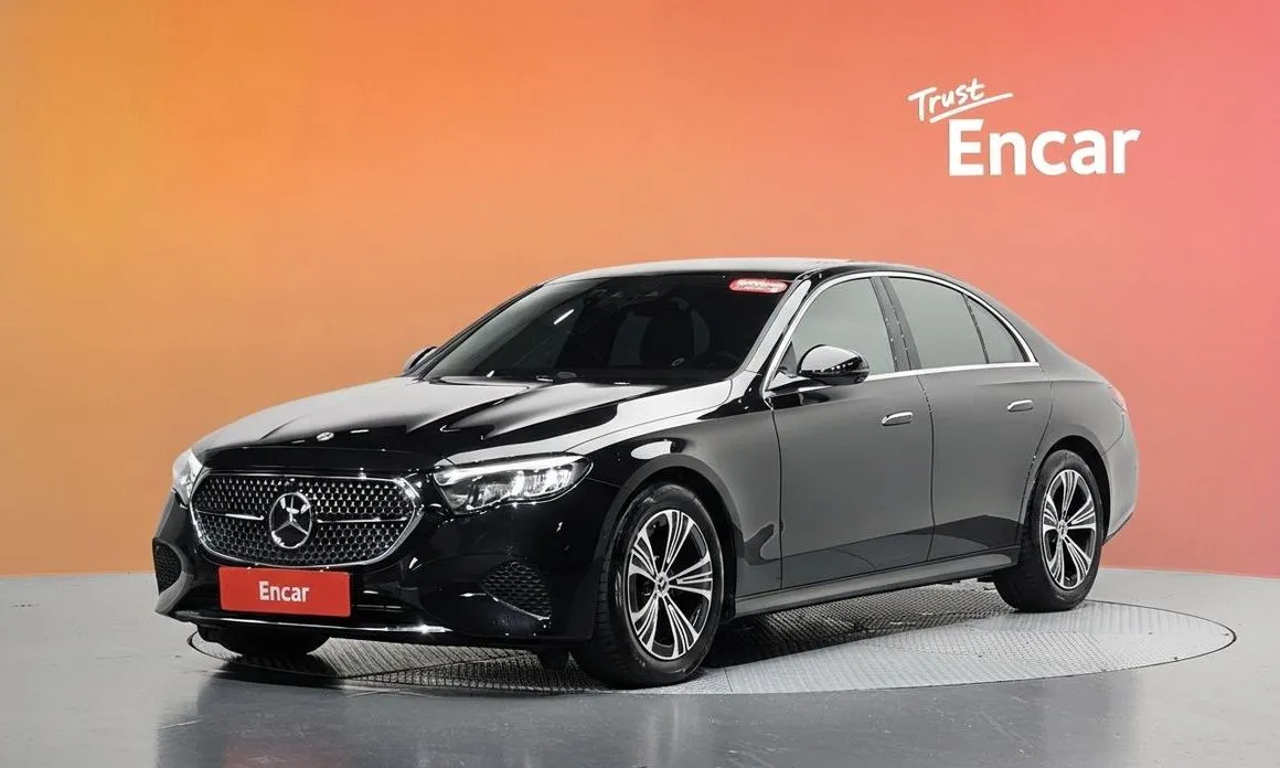 Mercedes-Benz E-Class — фото 1