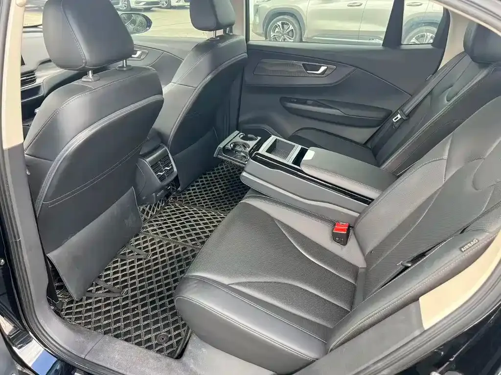 Hongqi E-QM5 — фото 10