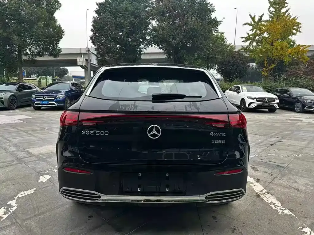 Mercedes-Benz EQE SUV — фото 9