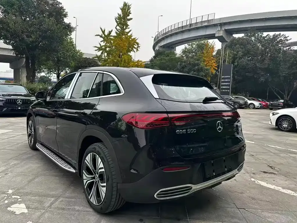 Mercedes-Benz EQE SUV — фото 3