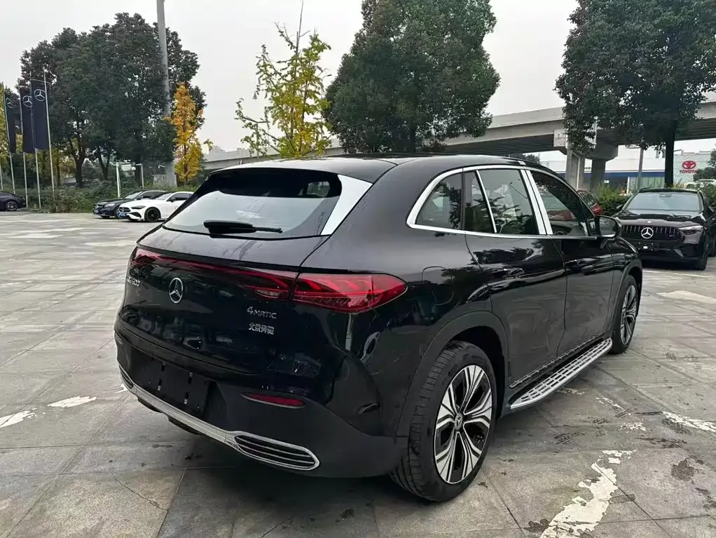Mercedes-Benz EQE SUV — фото 7